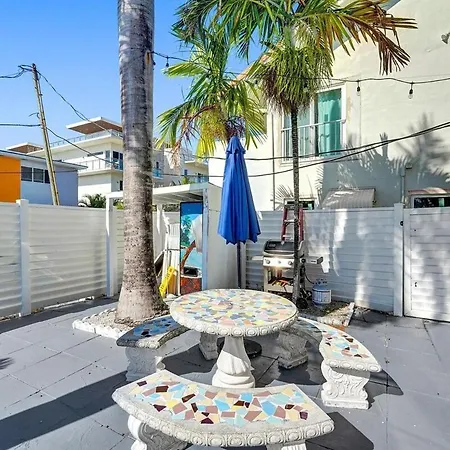 Waves On Desoto Rental Unit With Pool Hollywood Exterior photo