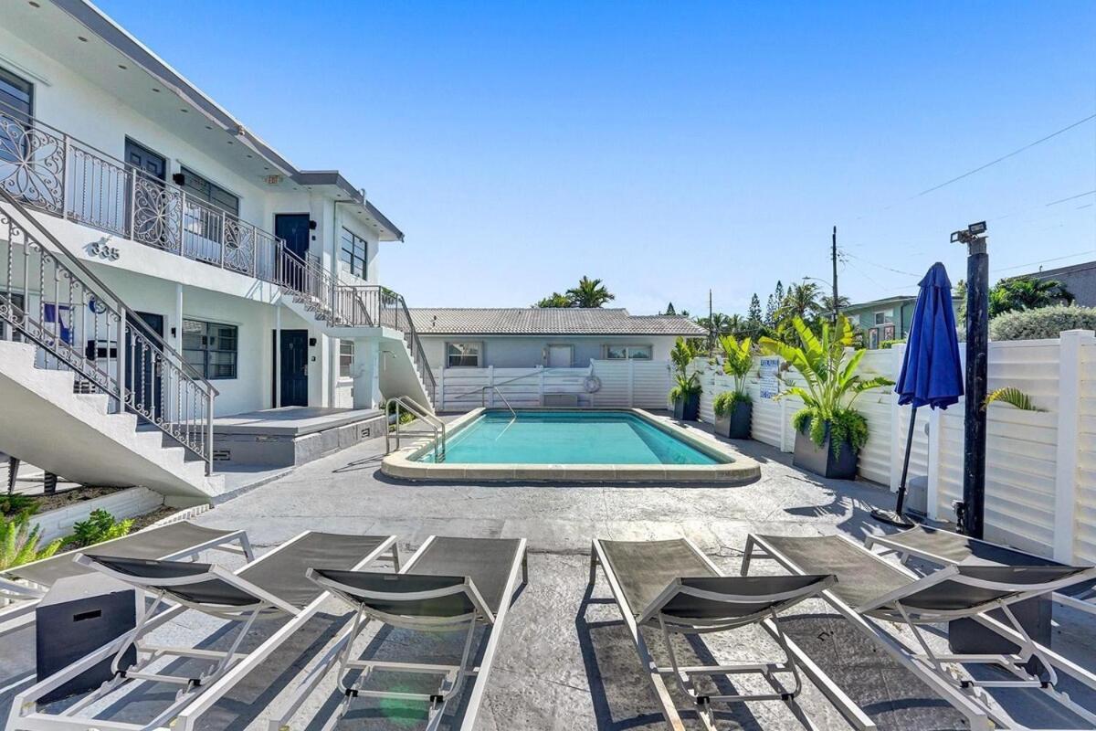 Waves On Desoto Unit With Pool Apartment