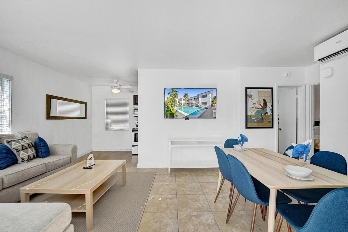 Waves On Desoto Unit With Pool * Hollywood