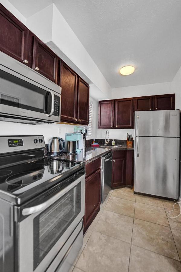 Apartment Waves On Desoto Unit With Pool *