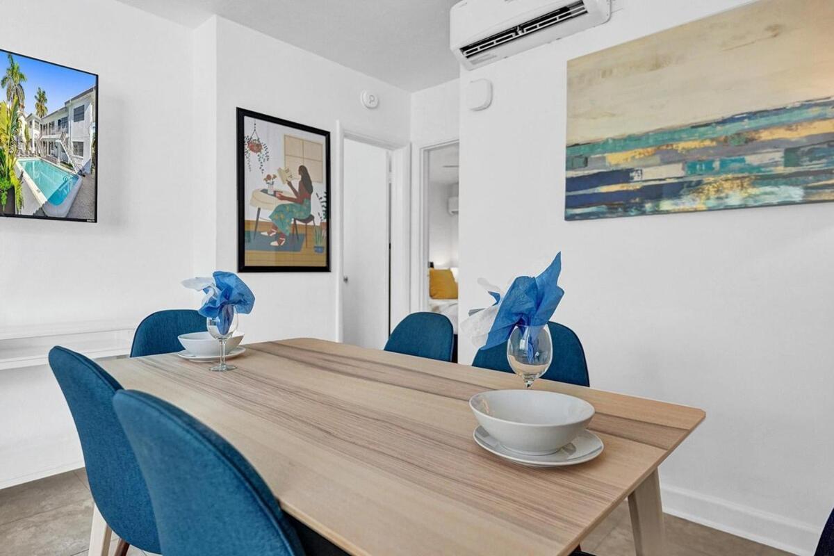 Waves On Desoto Unit With Pool Apartment