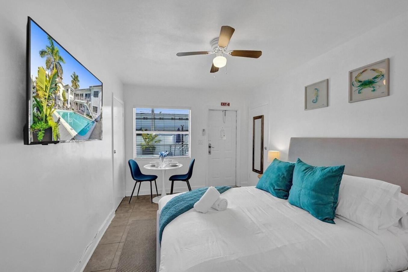 Apartment Waves On Desoto Unit With Pool *