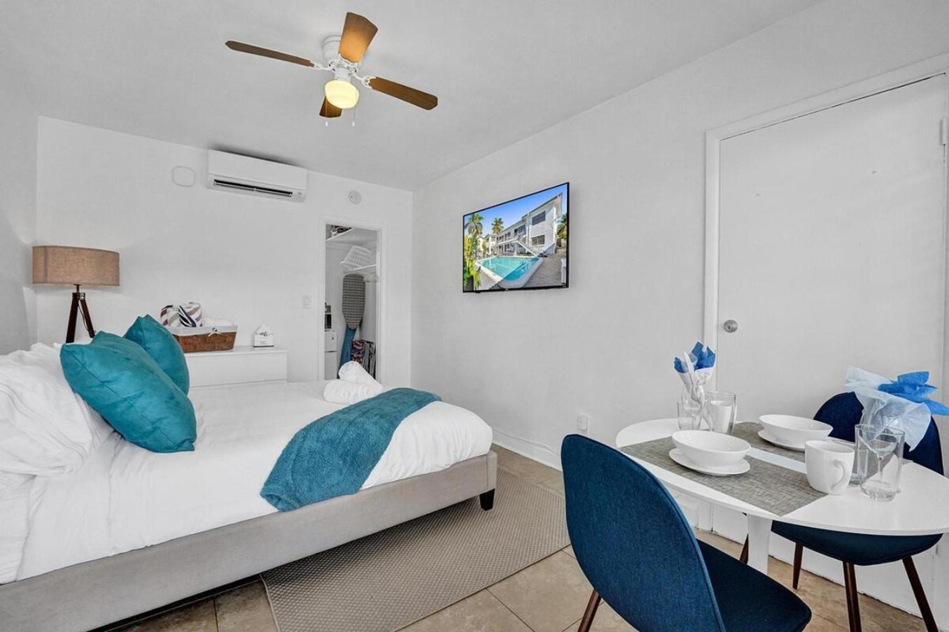 Waves On Desoto Unit With Pool Apartment Hollywood