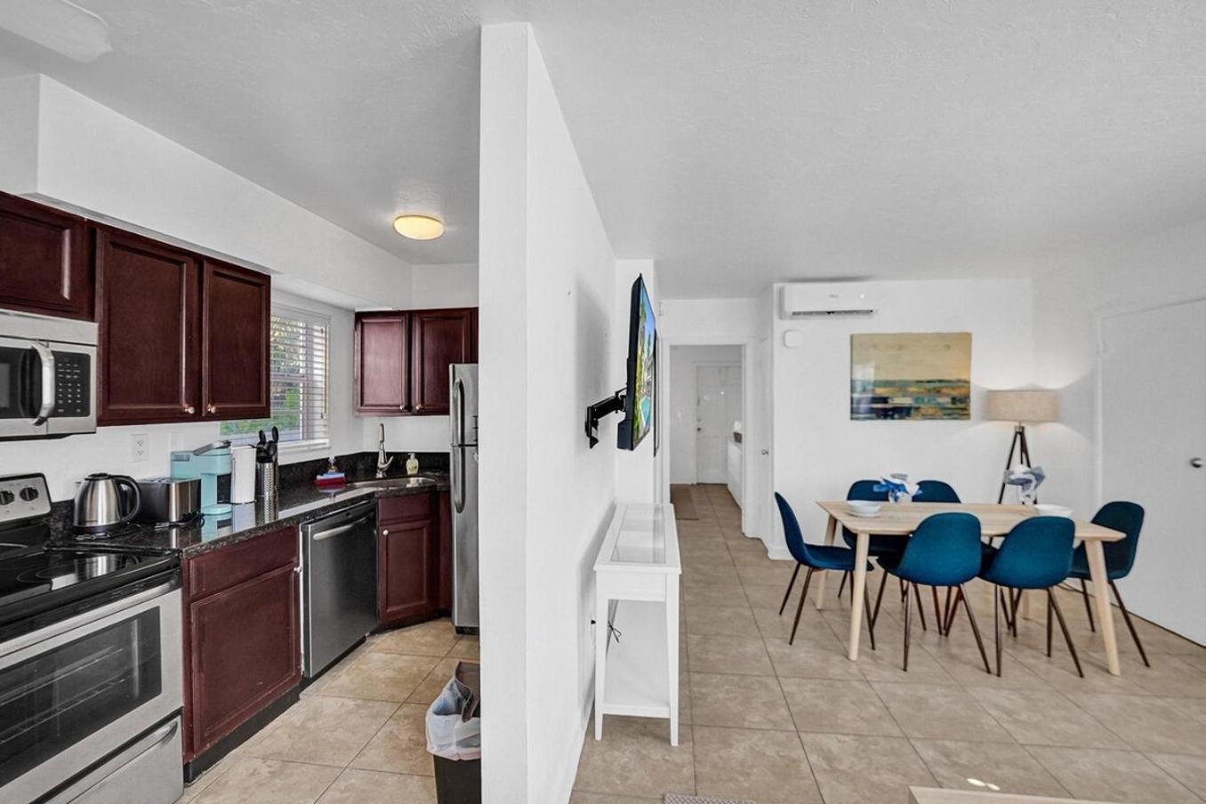 Apartment Waves On Desoto Unit With Pool *