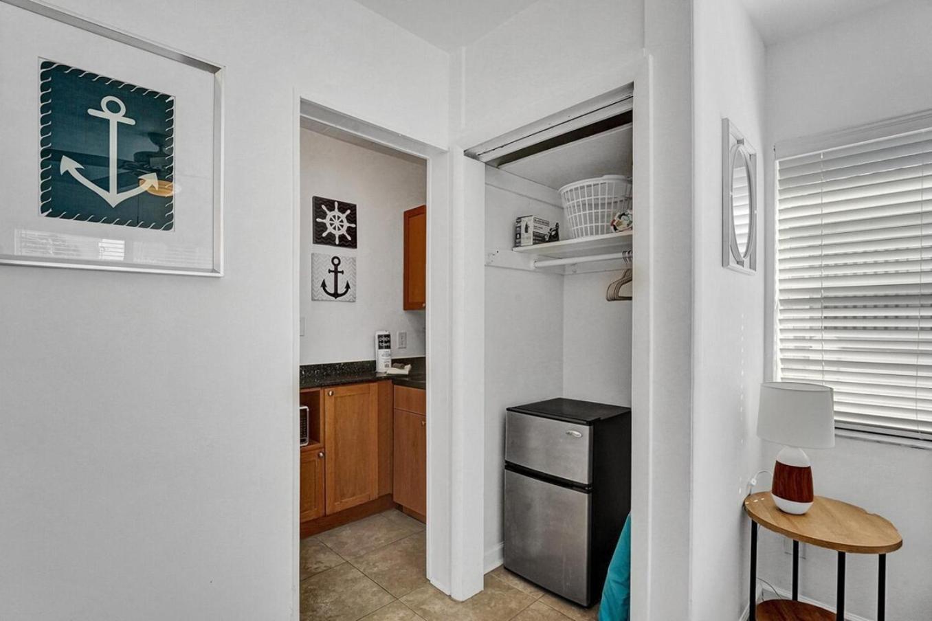 Waves On Desoto Unit With Pool Apartment