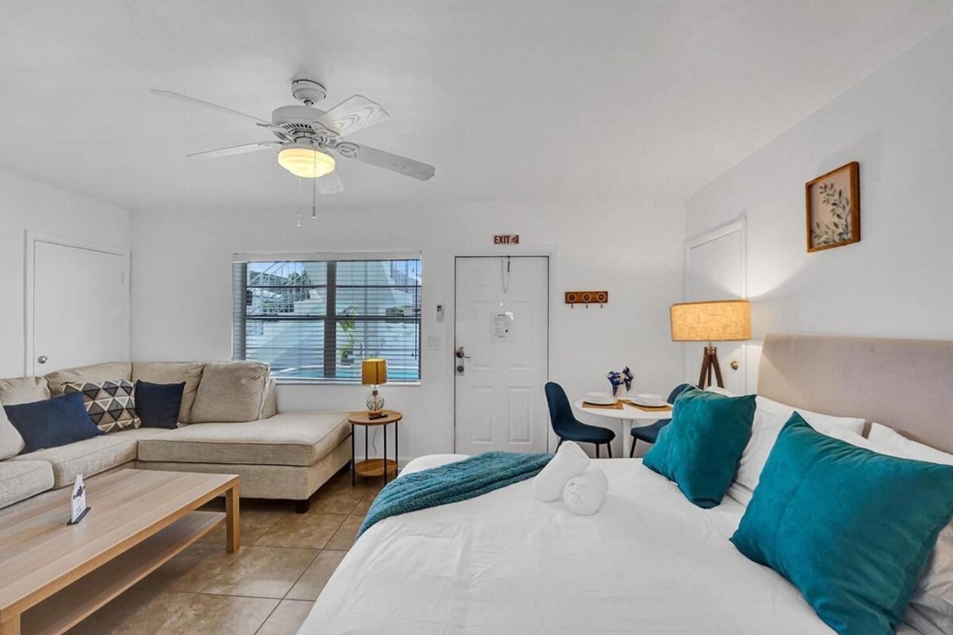 Apartment Waves On Desoto Unit With Pool Hollywood
