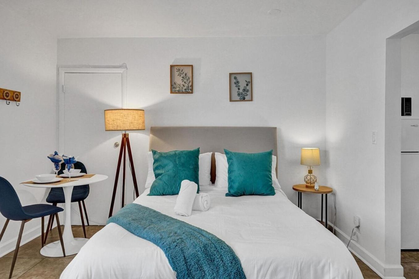 Apartment Waves On Desoto Unit With Pool *