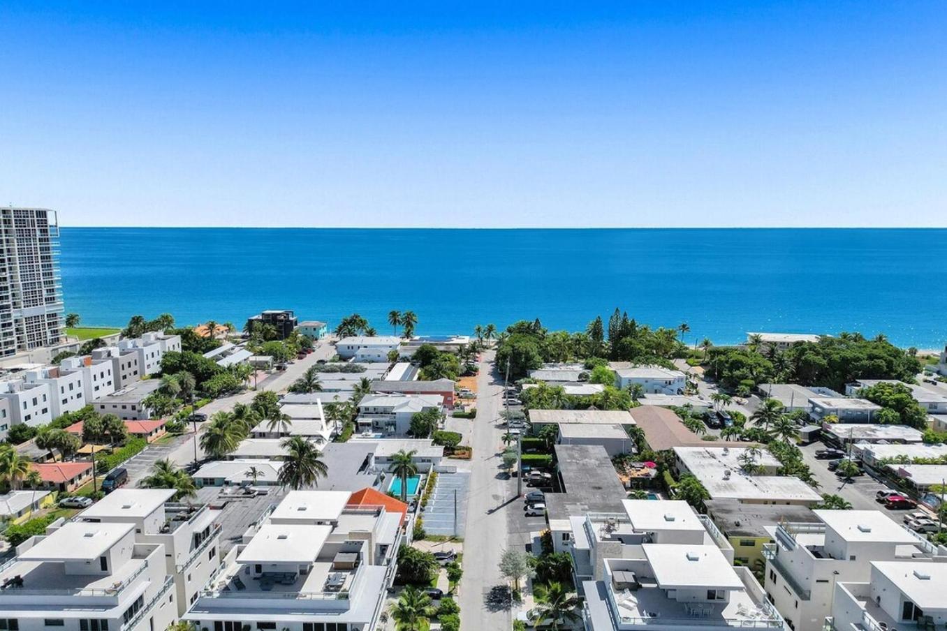 Waves On Desoto Unit With Pool Apartment