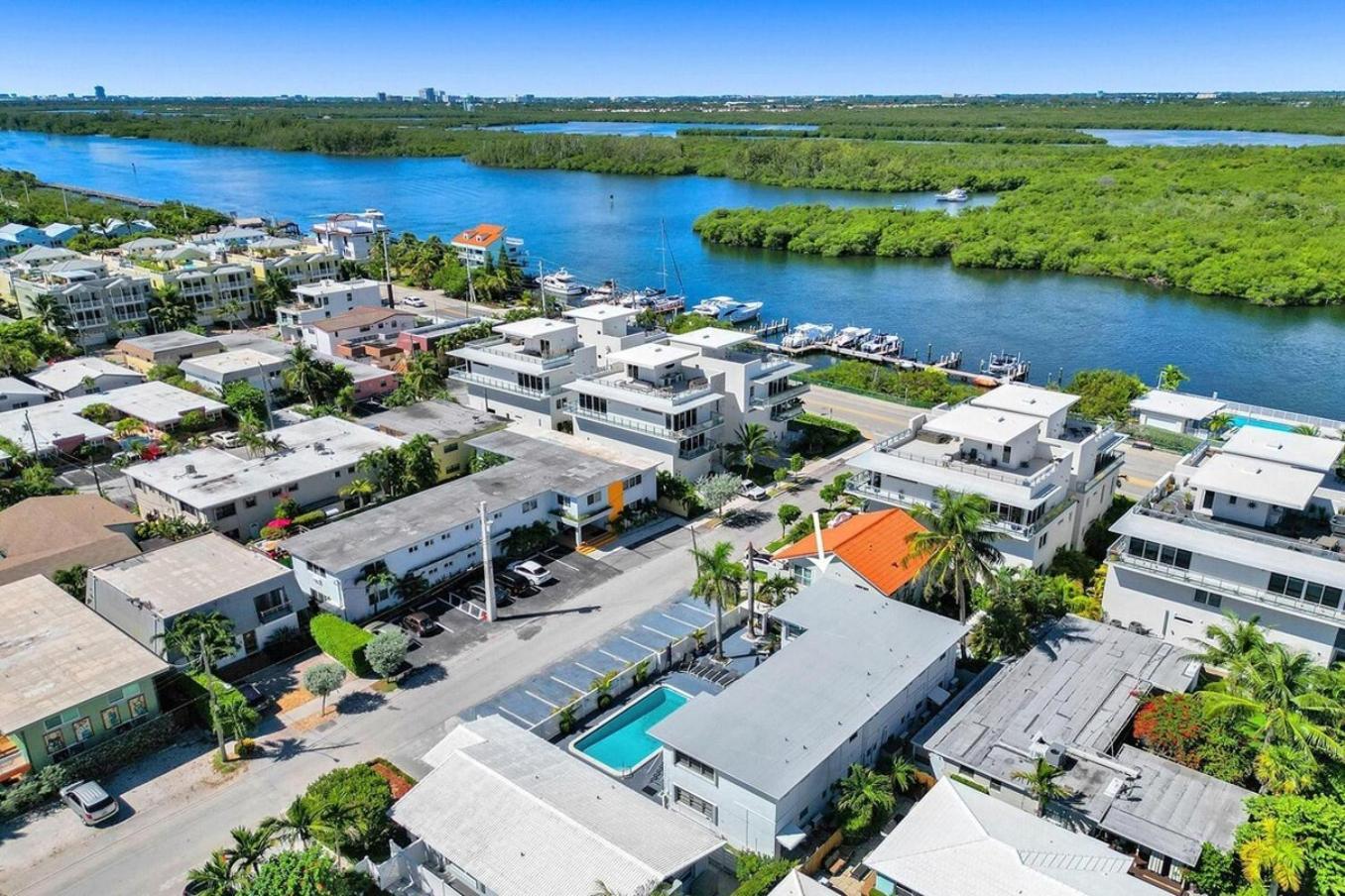 Waves On Desoto Unit With Pool Apartment *