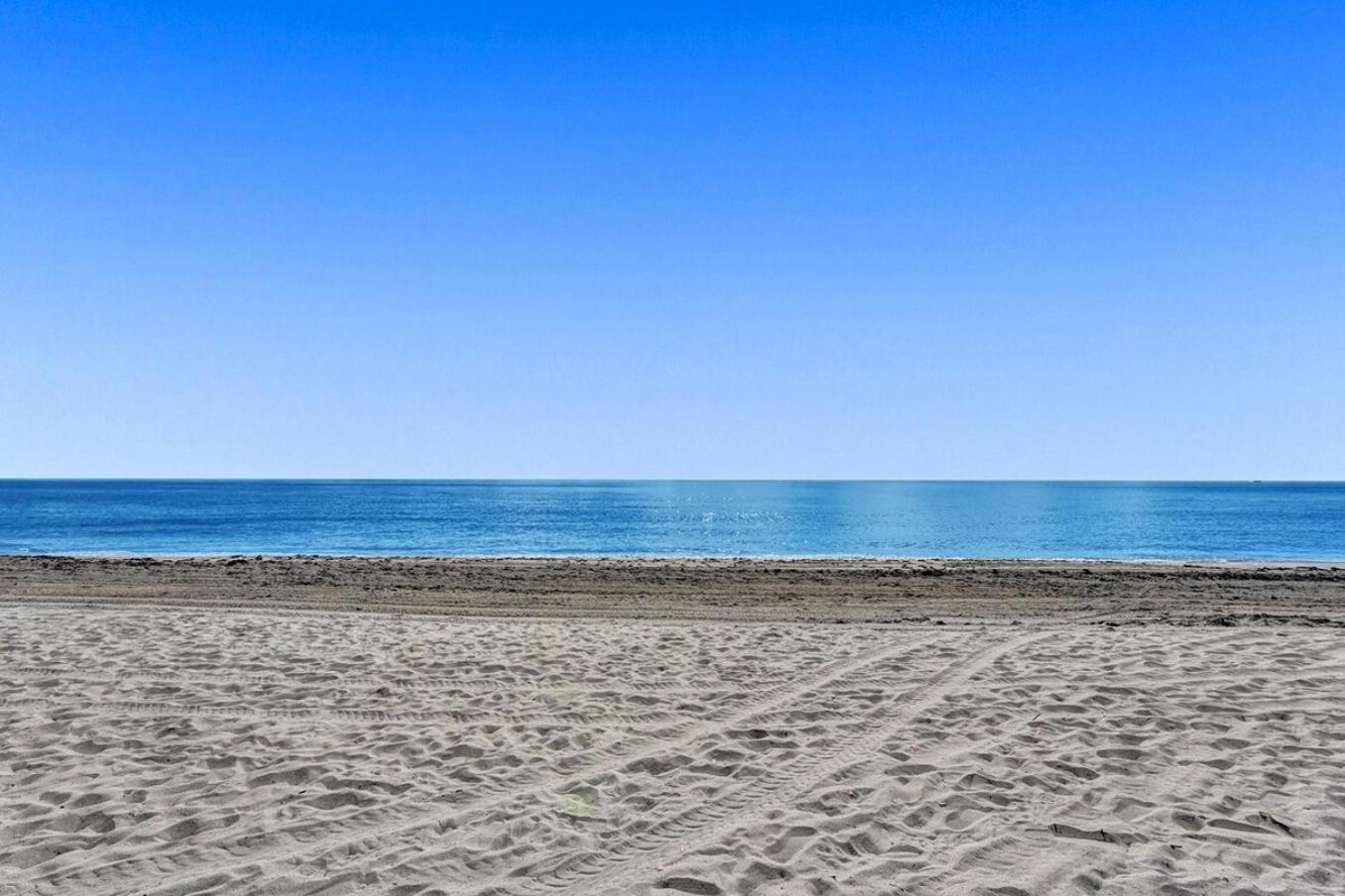 Apartment Waves On Desoto Unit With Pool *