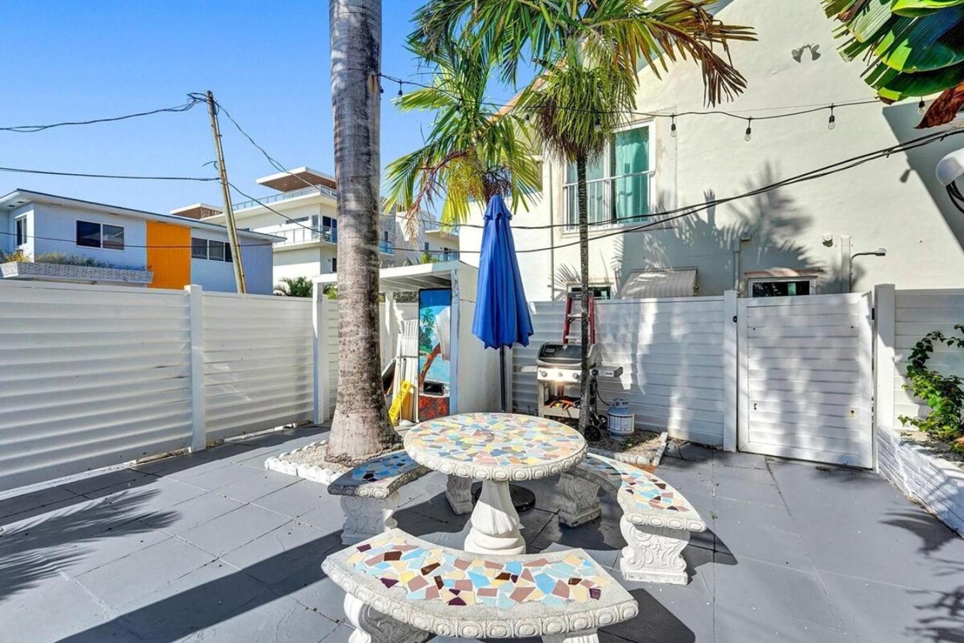 Waves On Desoto Unit With Pool Apartment