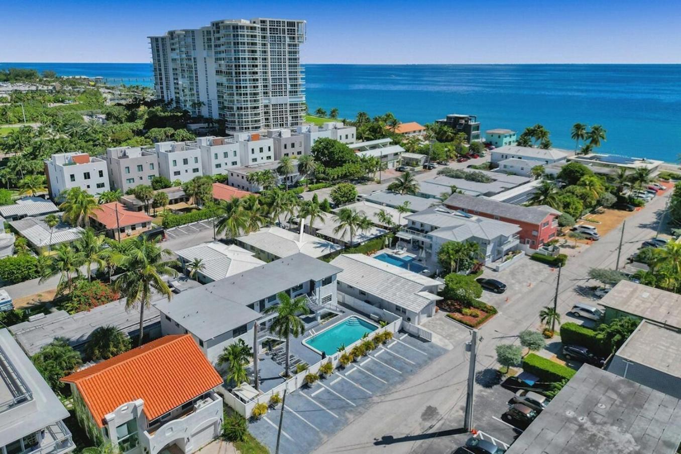 Waves On Desoto Unit With Pool Apartment Hollywood