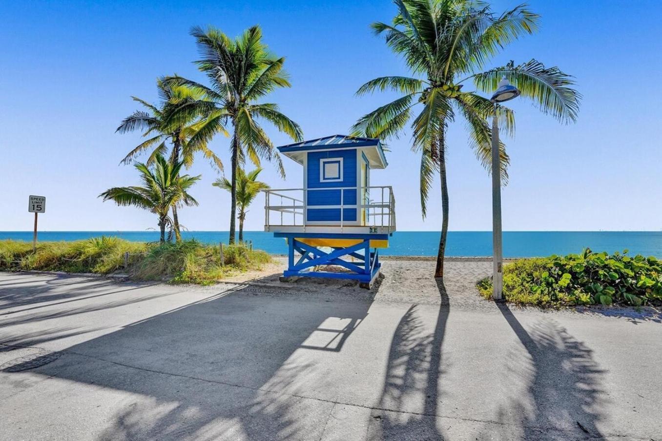 Waves On Desoto Unit With Pool Apartment