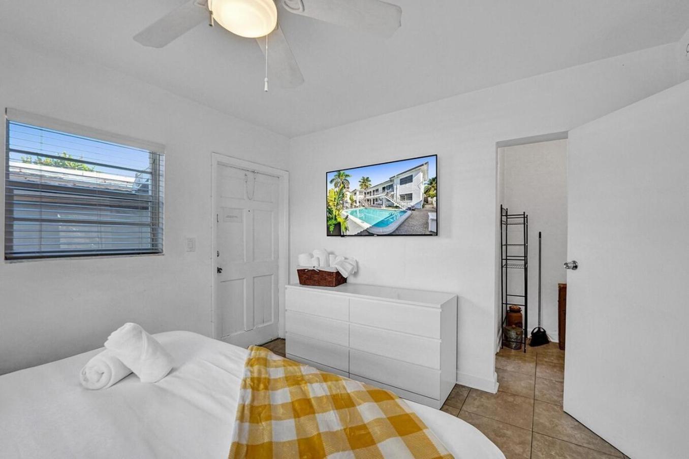 Waves On Desoto Unit With Pool Apartment